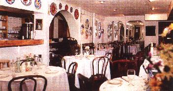 diningroom1.jpg (22691 bytes)